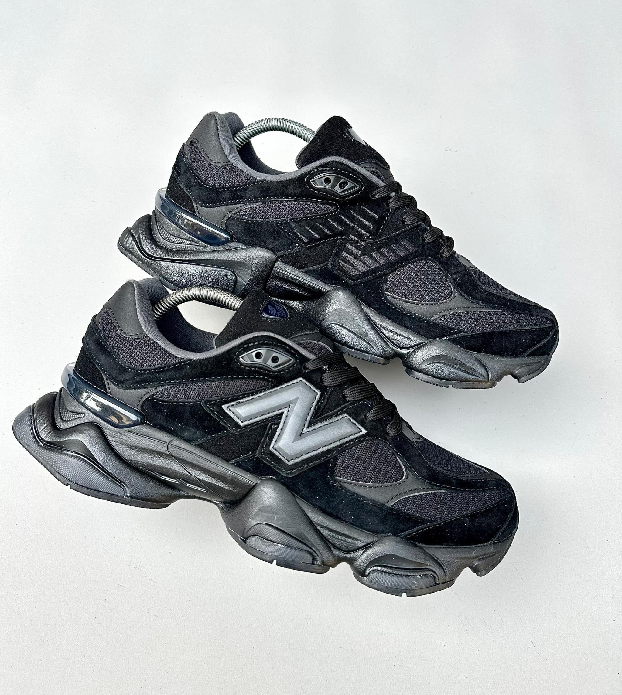 New balance 9060 “Triple Black”