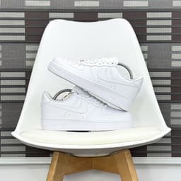 Nike airforce 1 triple white