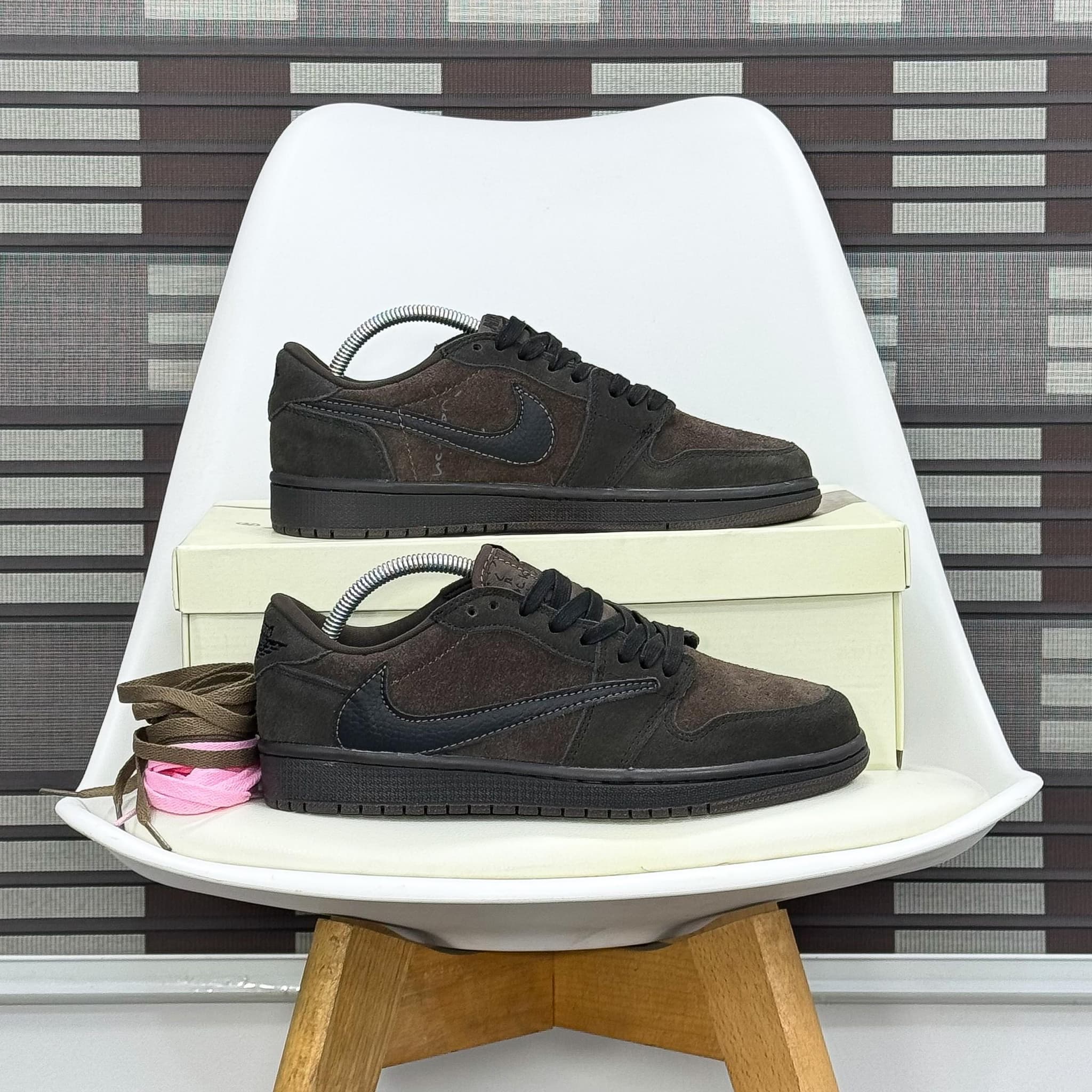 TRAVIS SCOTT x JORDAN 1 LOW RETRO OG “VELVET BROWN”